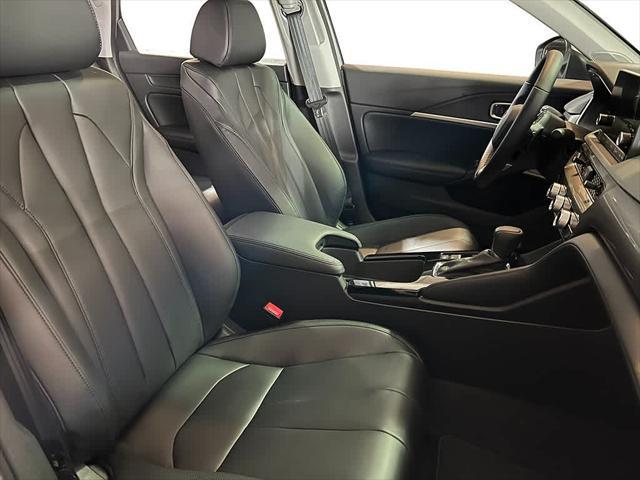 Photo of 2025 Platinum White Pearl Acura Integra