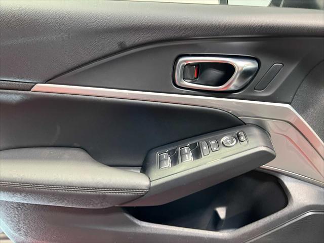 Photo of 2025 Platinum White Pearl Acura Integra