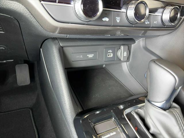 Photo of 2025 Platinum White Pearl Acura Integra