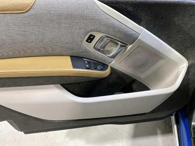 Photo of 2014 White BMW i3