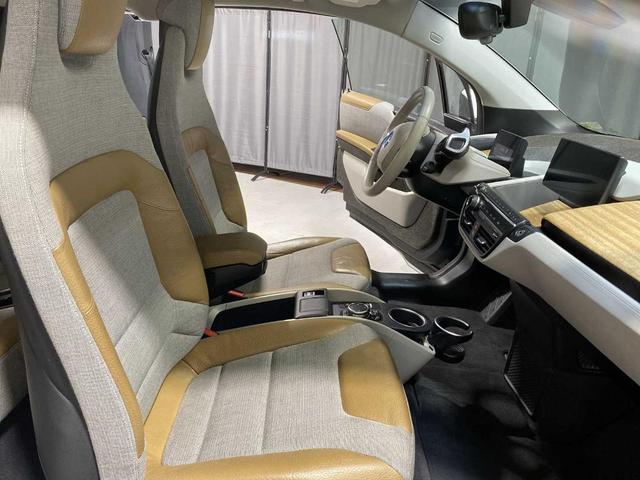 Photo of 2014 White BMW i3