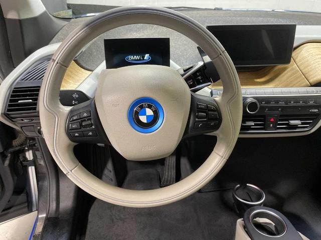 Photo of 2014 White BMW i3