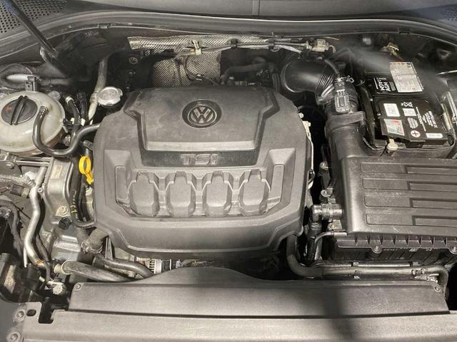 Photo of 2018 Platinum Gray Metallic Volkswagen Tiguan
