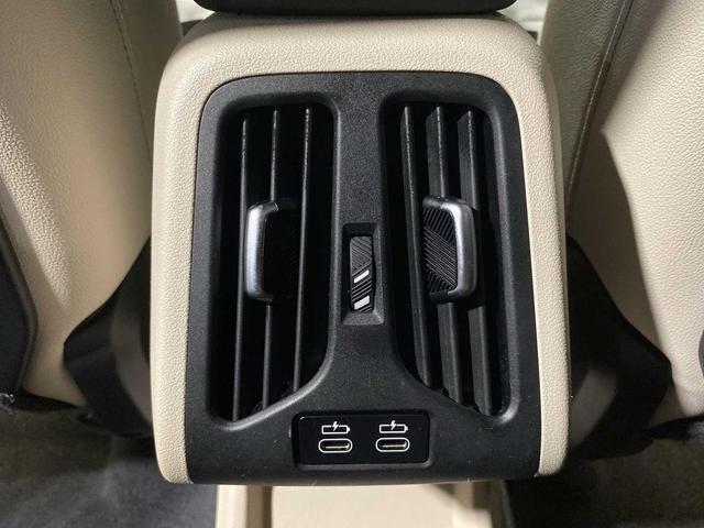Photo of 2023 San Remo Green Metallic BMW X1