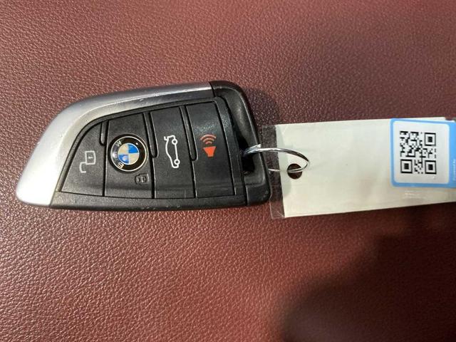 Photo of 2022 Portimao Blue Metallic BMW 330