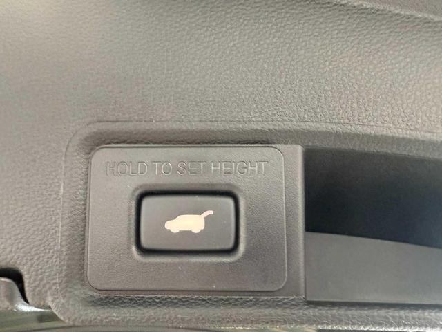 Photo of 2025 Platinum White Pearl Acura RDX