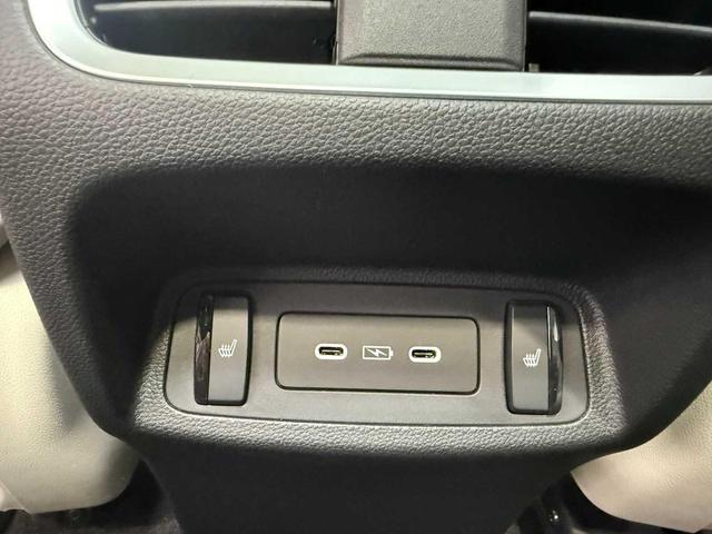 Photo of 2025 Platinum White Pearl Acura RDX