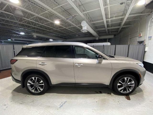 Photo of 2022 Warm Titanium INFINITI QX60