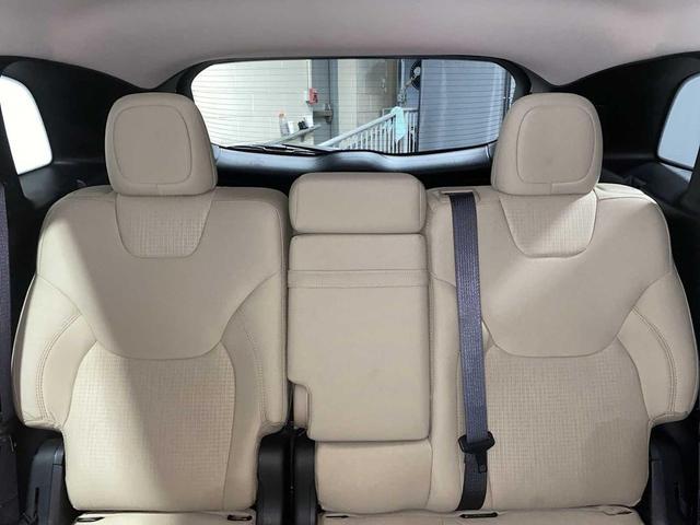 Photo of 2017 Bright White Clearcoat Jeep Cherokee