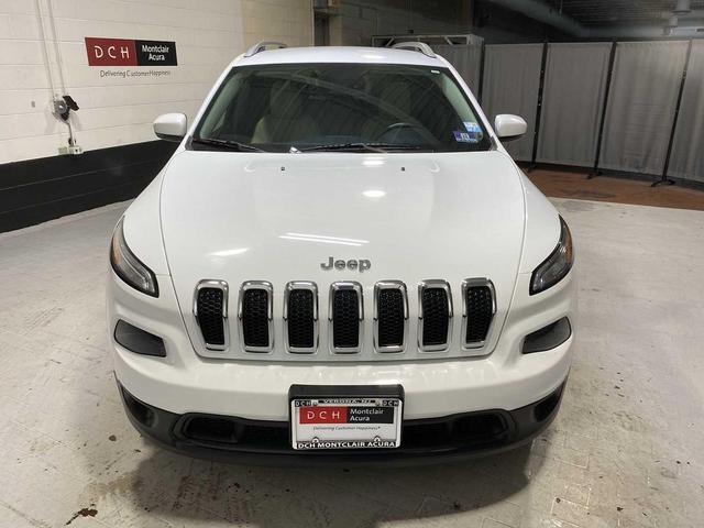Photo of 2017 Bright White Clearcoat Jeep Cherokee