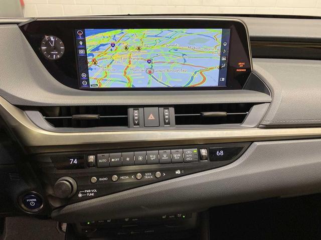 Photo of 2019 Eminent White Pearl Lexus ES 300h