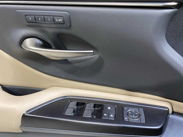 Photo of 2019 Eminent White Pearl Lexus ES 300h