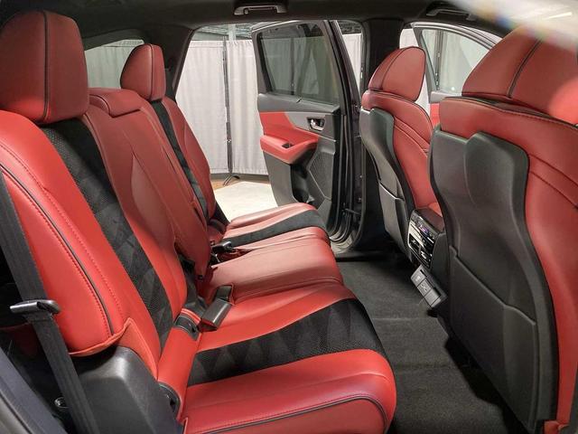 Photo of 2023 Liquid Carbon Metallic Acura MDX