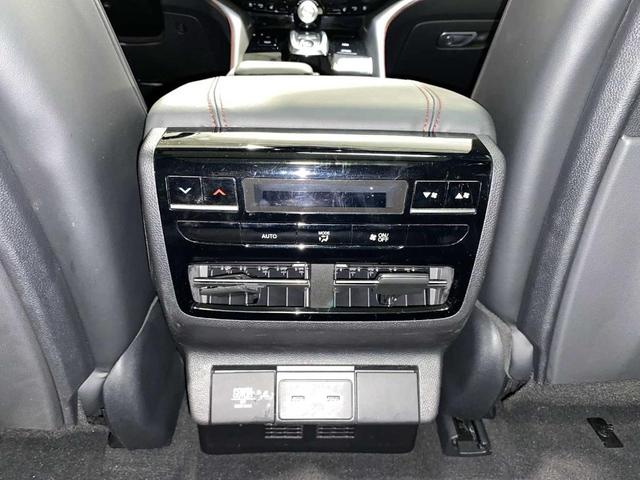 Photo of 2023 Platinum White Pearl Acura MDX