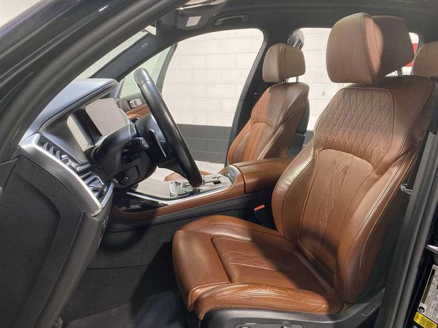 Photo of 2020 Carbon Black Metallic BMW X7
