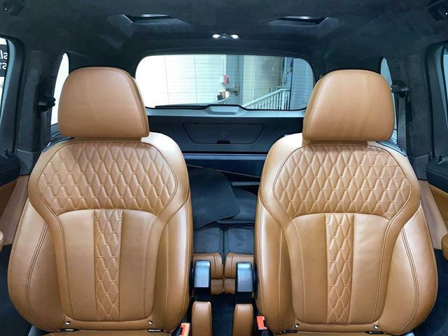 Photo of 2020 Carbon Black Metallic BMW X7
