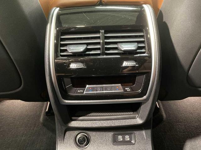 Photo of 2020 Carbon Black Metallic BMW X7