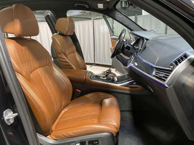 Photo of 2020 Carbon Black Metallic BMW X7