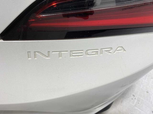 Photo of 2023 Platinum White Pearl Acura Integra
