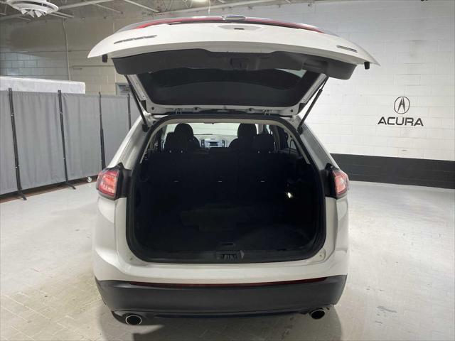 Photo of 2016 Oxford White Ford Edge
