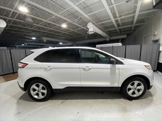 Photo of 2016 Oxford White Ford Edge
