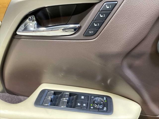 Photo of 2020 Obsidian Black Lexus RX 350