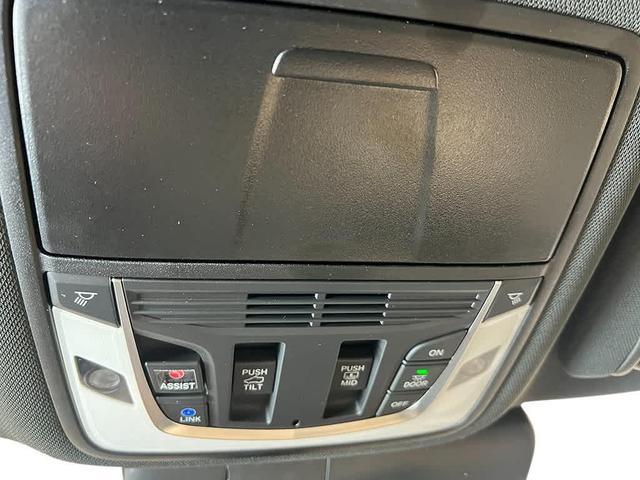 Photo of 2025 Liquid Carbon Metallic Acura RDX