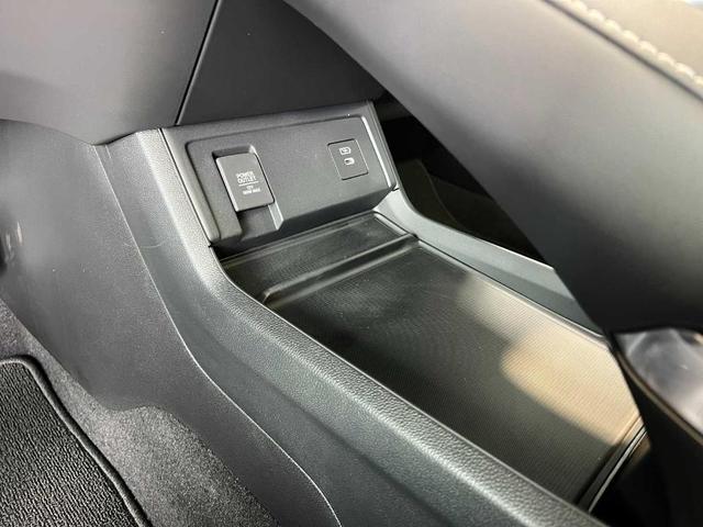 Photo of 2025 Liquid Carbon Metallic Acura RDX
