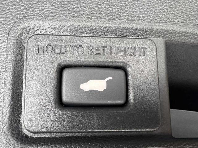 Photo of 2025 Liquid Carbon Metallic Acura RDX