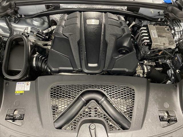 Photo of 2022 Dolomite Silver Metallic Porsche Macan