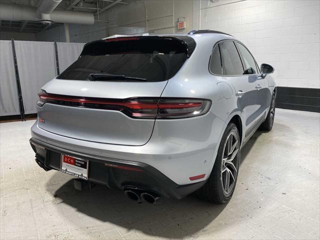 Photo of 2022 Dolomite Silver Metallic Porsche Macan