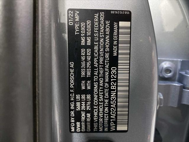 Photo of 2022 Dolomite Silver Metallic Porsche Macan