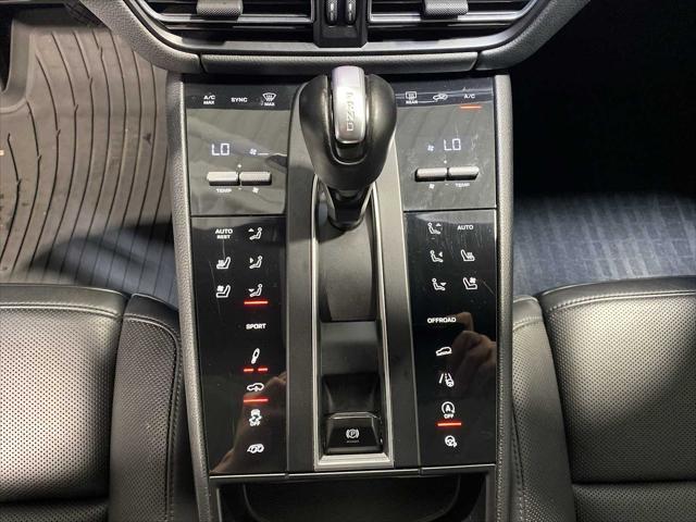Photo of 2022 Dolomite Silver Metallic Porsche Macan