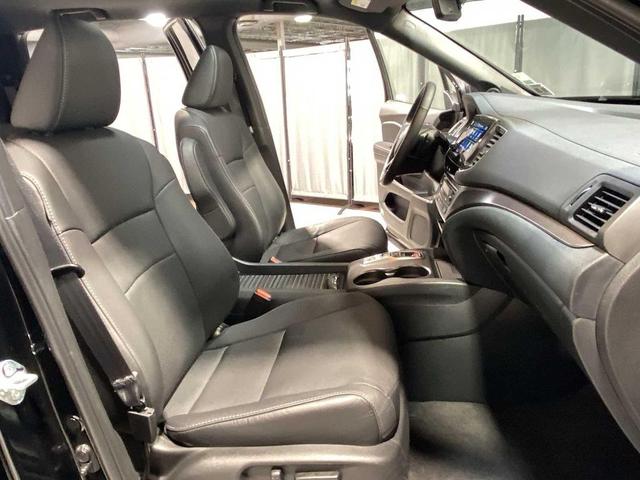 Photo of 2023 Crystal Black Pearl Honda Passport