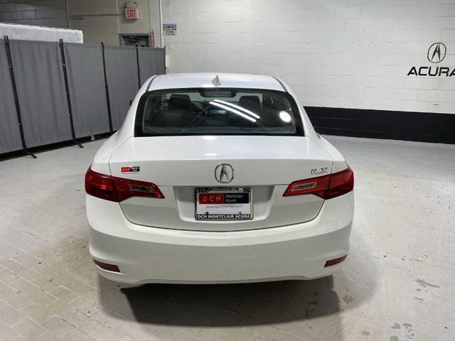Photo of 2013 White Acura ILX