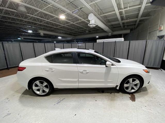 Photo of 2013 White Acura ILX