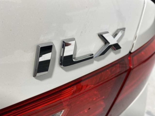 Photo of 2013 White Acura ILX