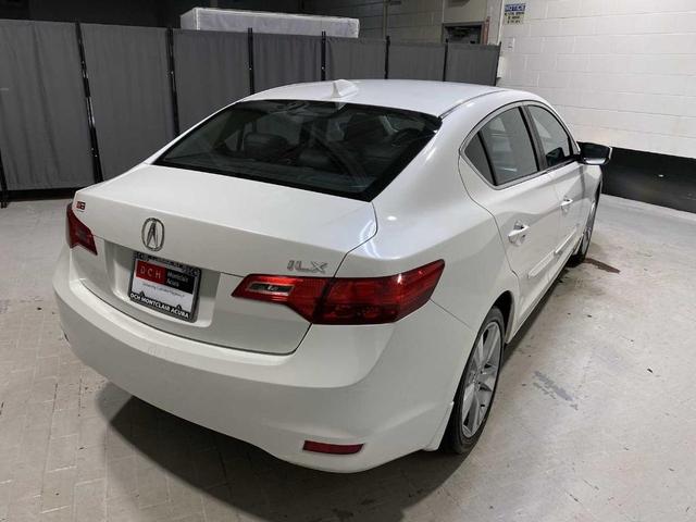 Photo of 2013 White Acura ILX