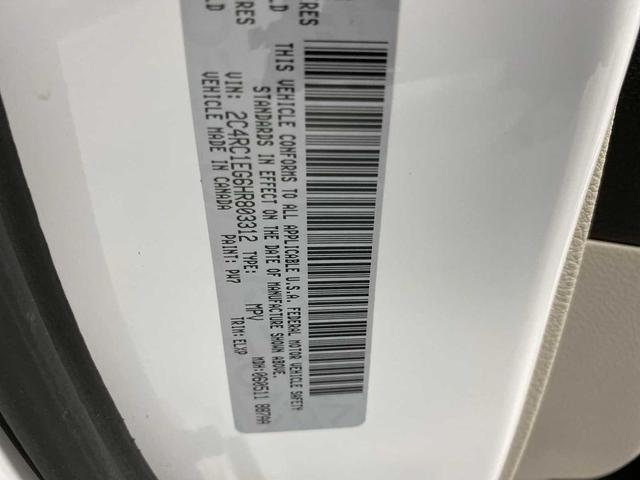 Photo of 2017 Bright White Clearcoat Chrysler Pacifica