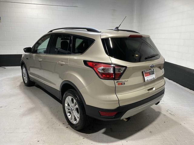 Photo of 2018 White Gold Metallic Ford Escape