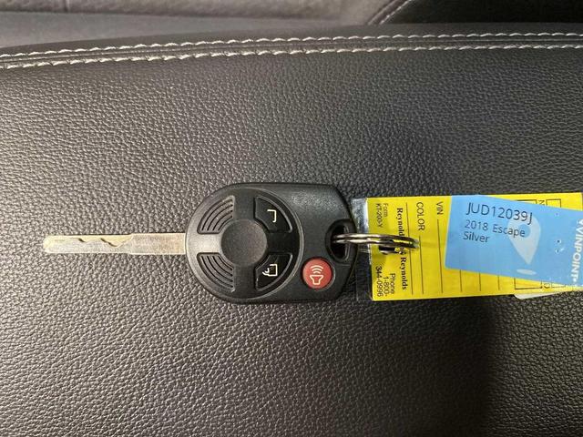Photo of 2018 White Gold Metallic Ford Escape