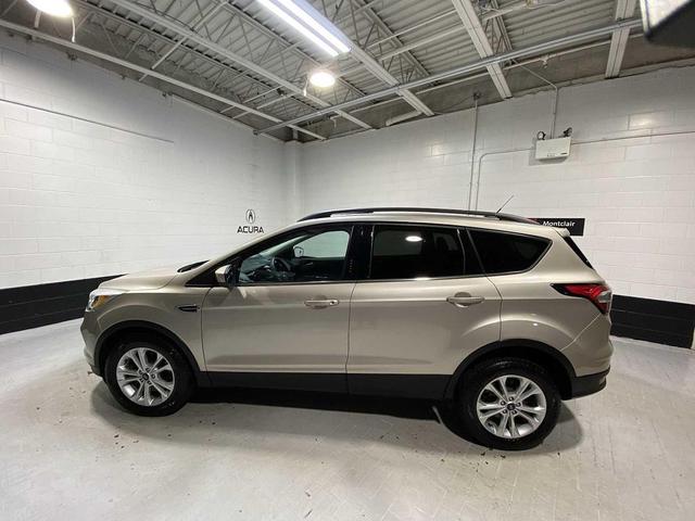 Photo of 2018 White Gold Metallic Ford Escape