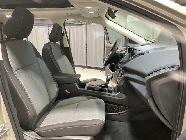 Photo of 2018 White Gold Metallic Ford Escape