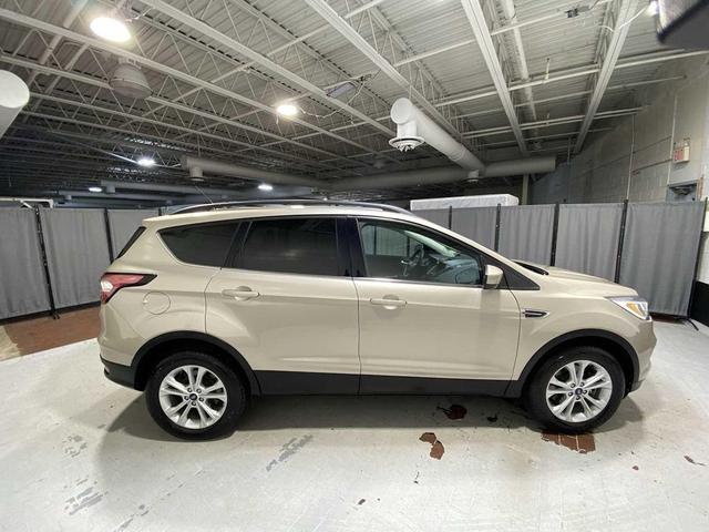 Photo of 2018 White Gold Metallic Ford Escape