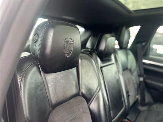 Photo of 2017 Rhodium Silver Metallic Porsche Cayenne