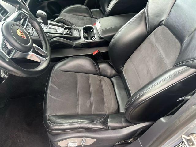Photo of 2017 Rhodium Silver Metallic Porsche Cayenne