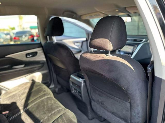Photo of 2016 Magnetic Black Metallic Nissan Murano