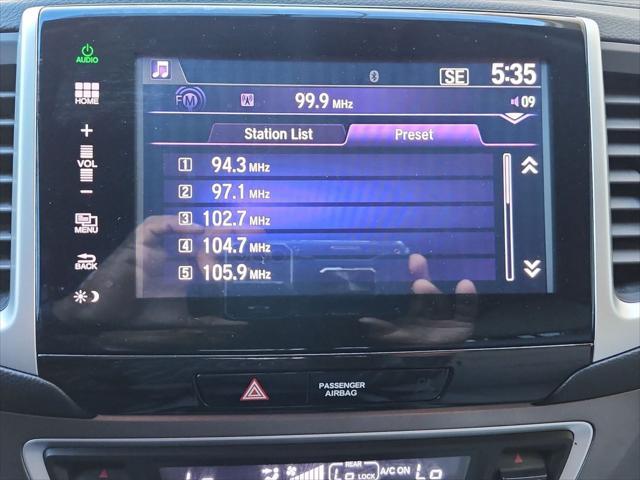 Photo of 2016 Black Honda Pilot