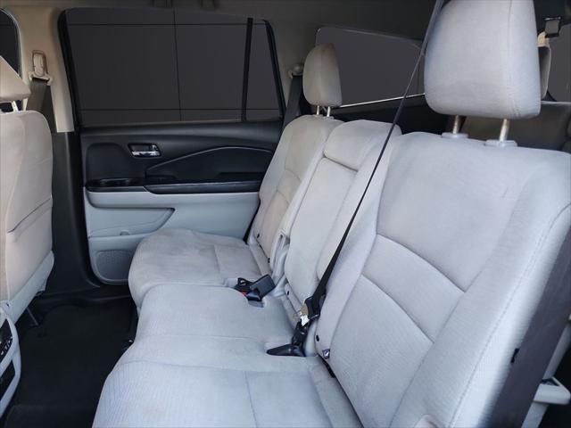 Photo of 2016 Black Honda Pilot