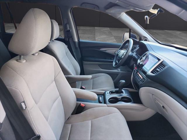 Photo of 2016 Black Honda Pilot